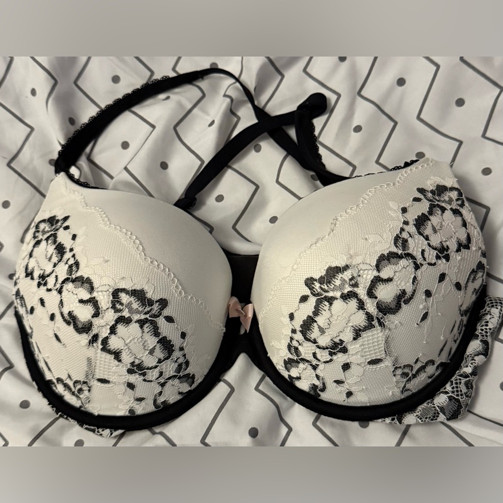 Victoria's Secret Black and Cream Lace Bra